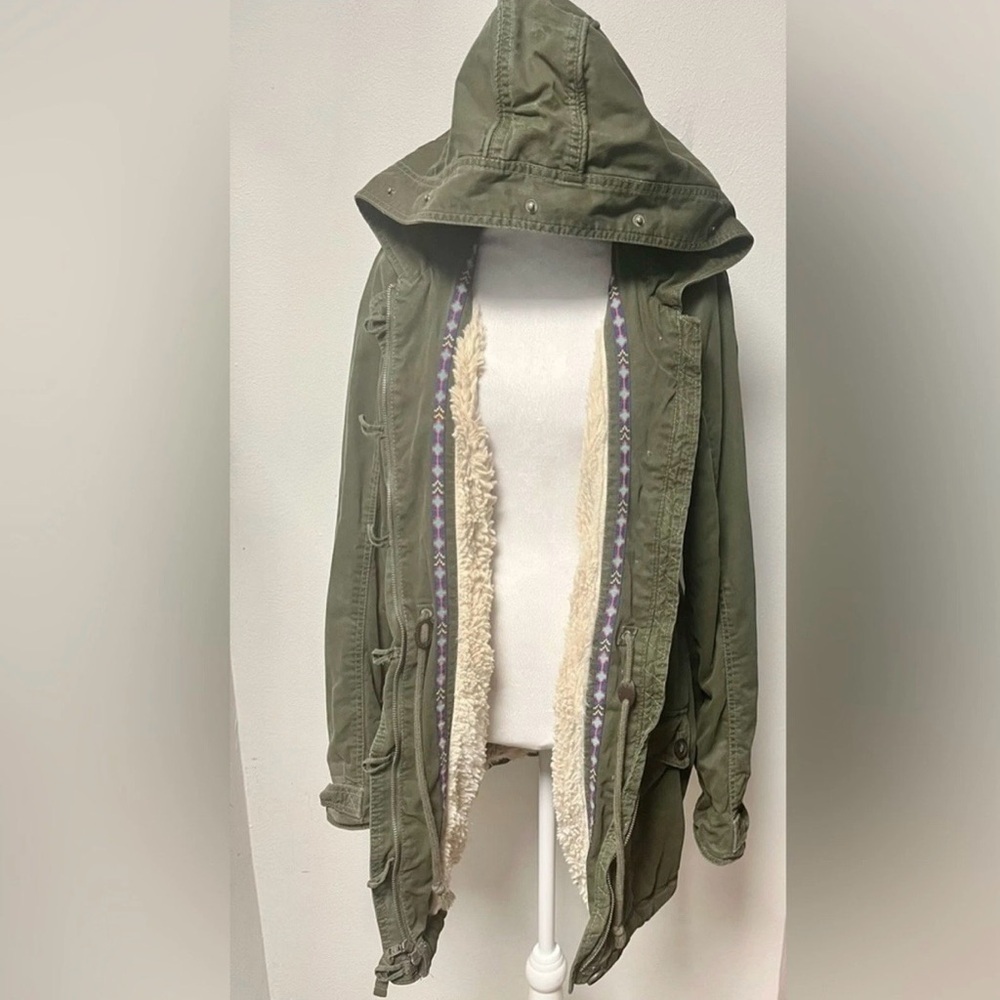 Hollister Vintage Y2K GreenMilitary
Style Hooded Jacket Drawstring
Waist Medium